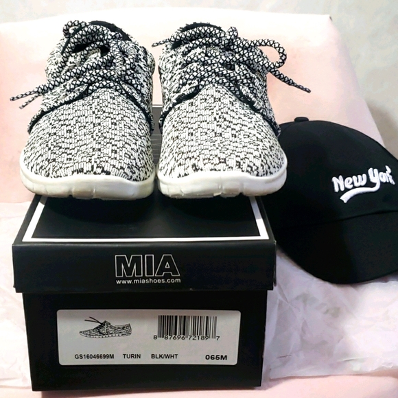 Mia Turin Women's Size 6.5 Sneakers - Picture 8 of 8